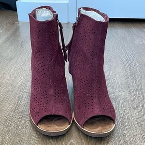 Toms suede burgundy open toed boot heels